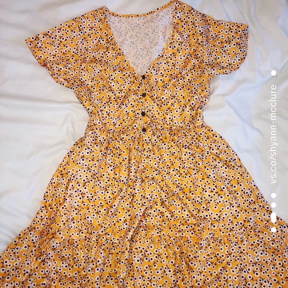 Yellow flower short sleeve dress - Picture 2 of 2